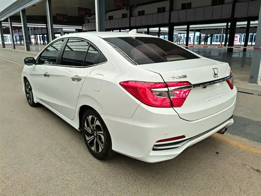 Crider 1.8 L CVT Luxury Special