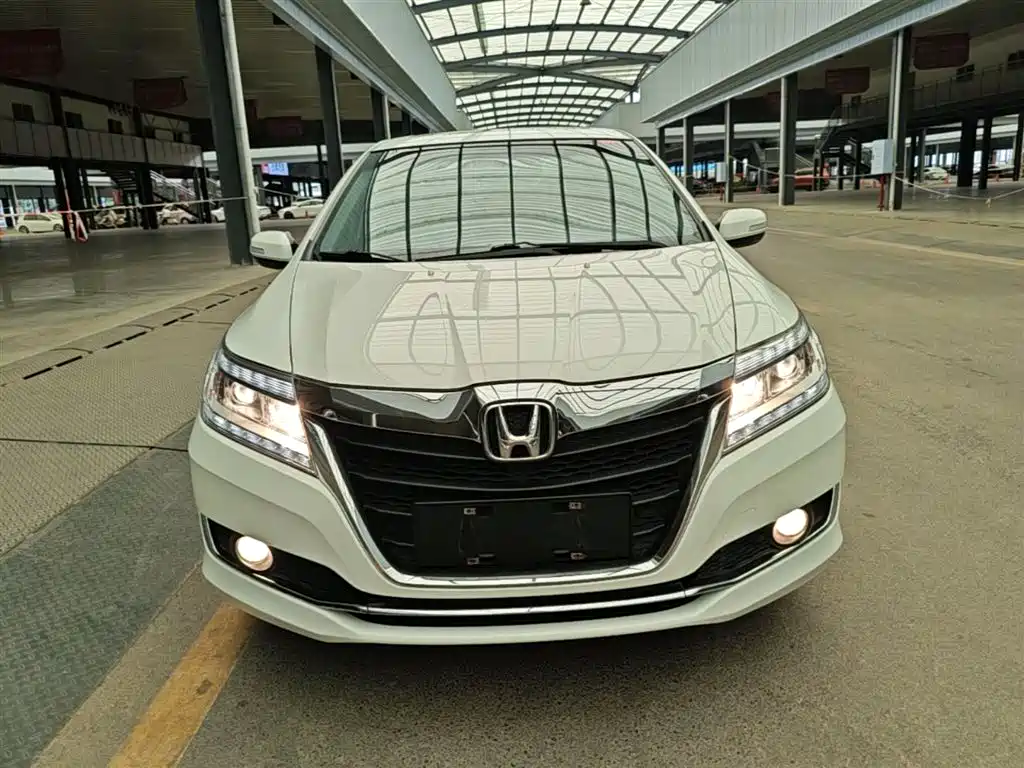 Crider 1.8 L CVT Luxury Special