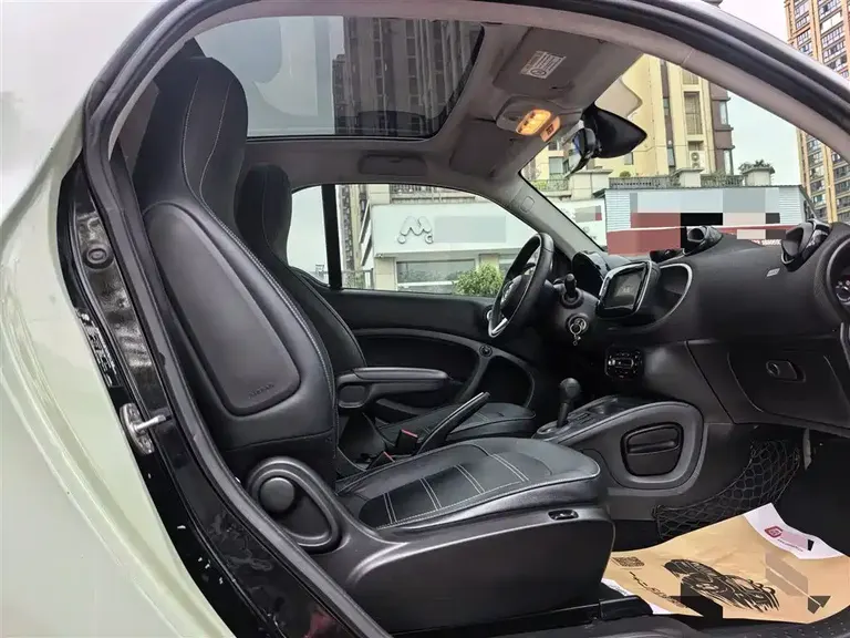 smart fortwo 0.9 T 66 kW Hardtop Pioneer