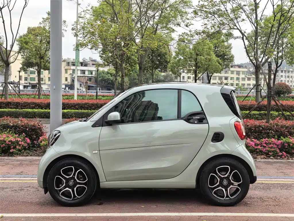 smart fortwo 0.9 T 66 kW Hardtop Pioneer