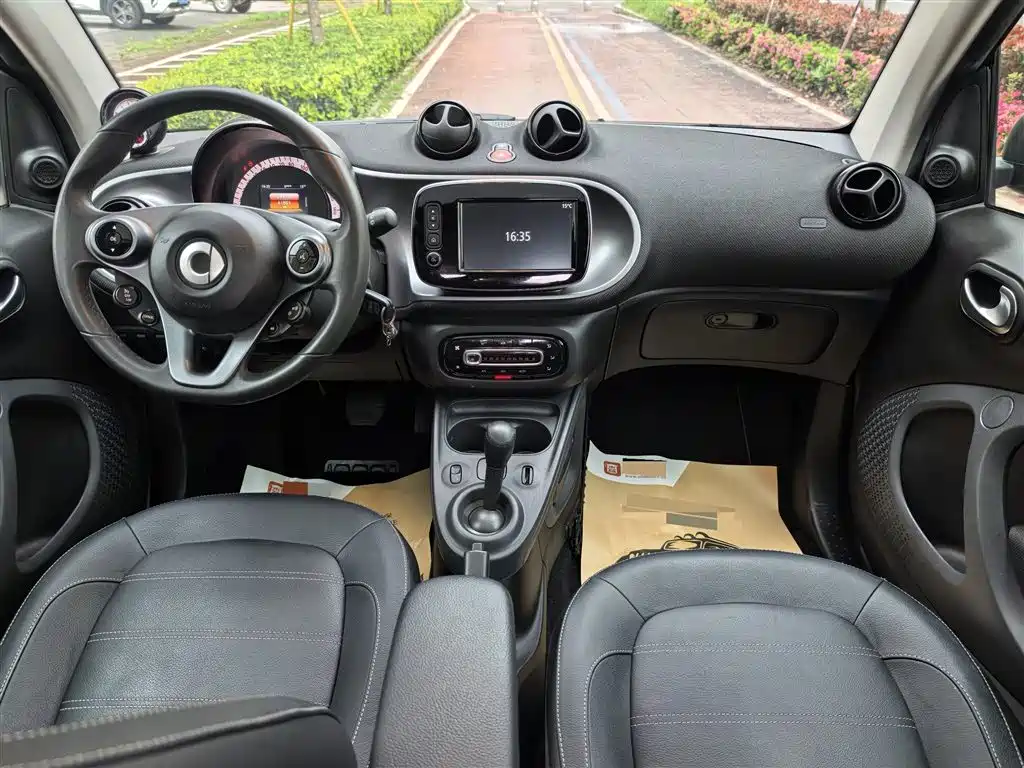 smart fortwo 0.9 T 66 kW Hardtop Pioneer