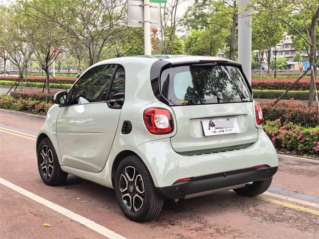 smart fortwo 0.9 T 66 kW Hardtop Pioneer