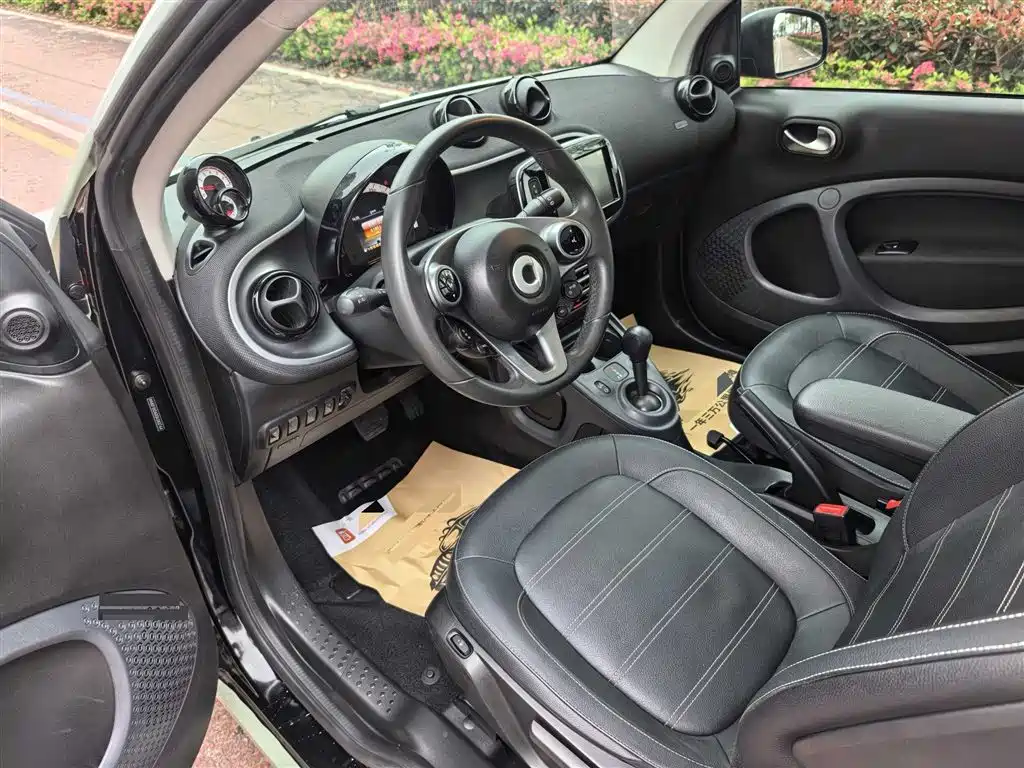 smart fortwo 0.9 T 66 kW Hardtop Pioneer