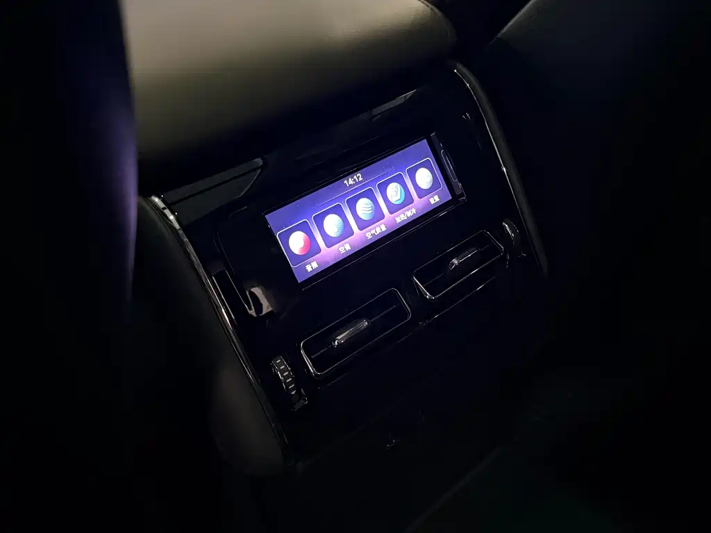 Aviator 3.0 T V6 4 WD Noble Elegant 6-seat