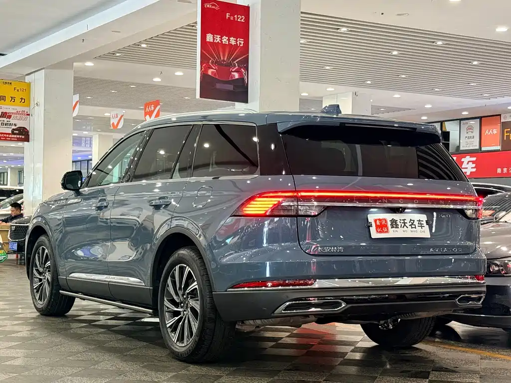 Aviator 3.0 T V6 4 WD Noble Elegant 6-seat