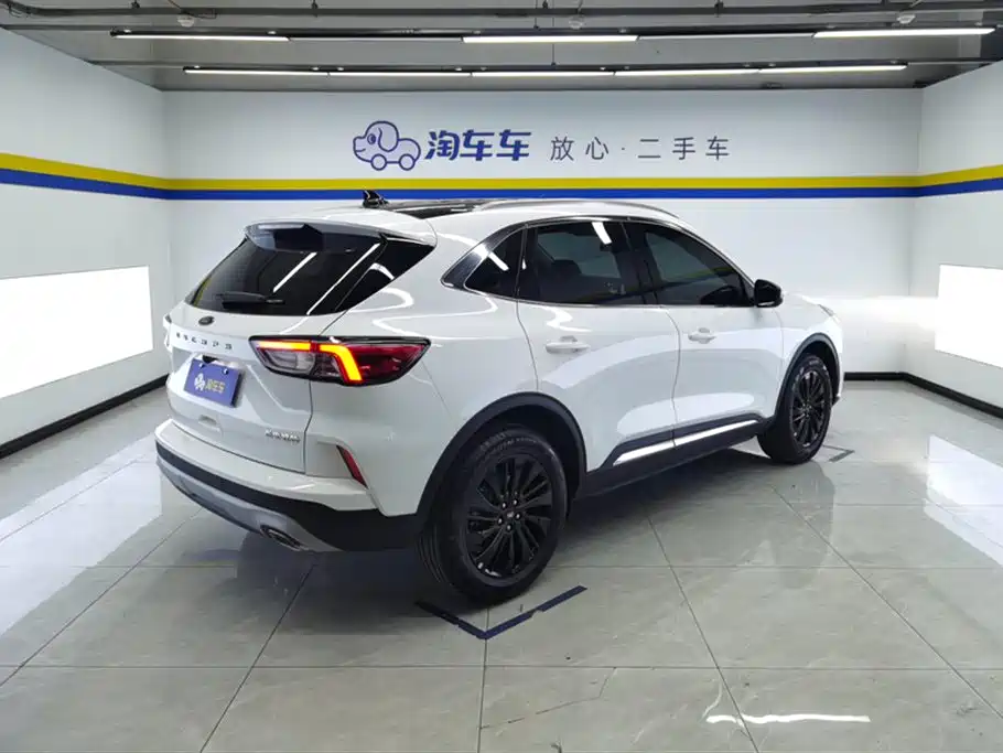 Escape EcoBoost 245 2 WD Shine Enjoyment