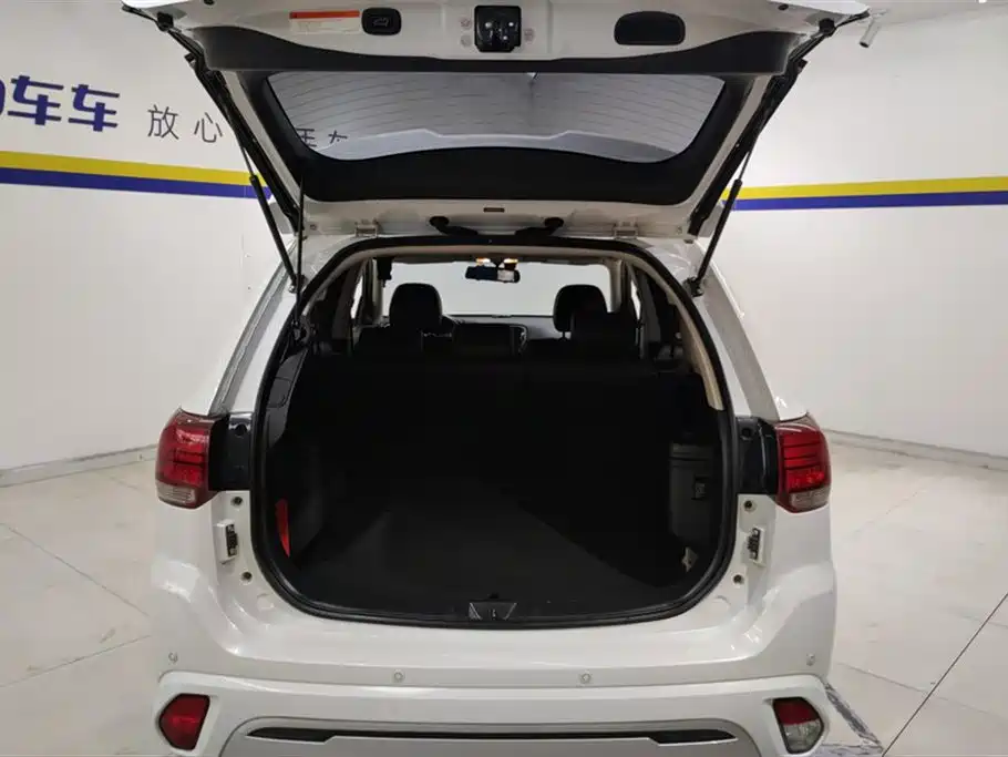 Outlander 2.4 L 4 WD Enjoyment 5-seat