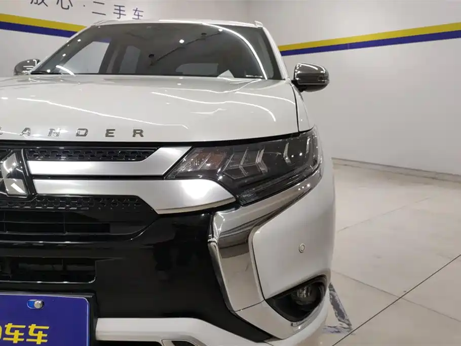 Outlander 2.4 L 4 WD Enjoyment 5-seat