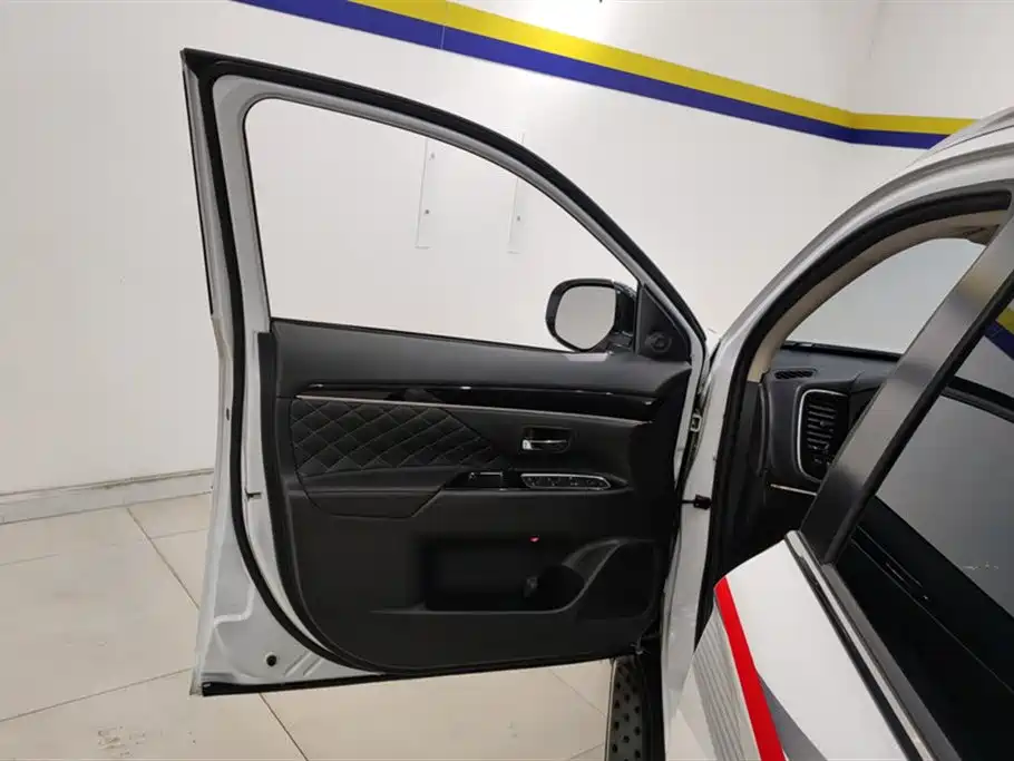 Outlander 2.4 L 4 WD Enjoyment 5-seat