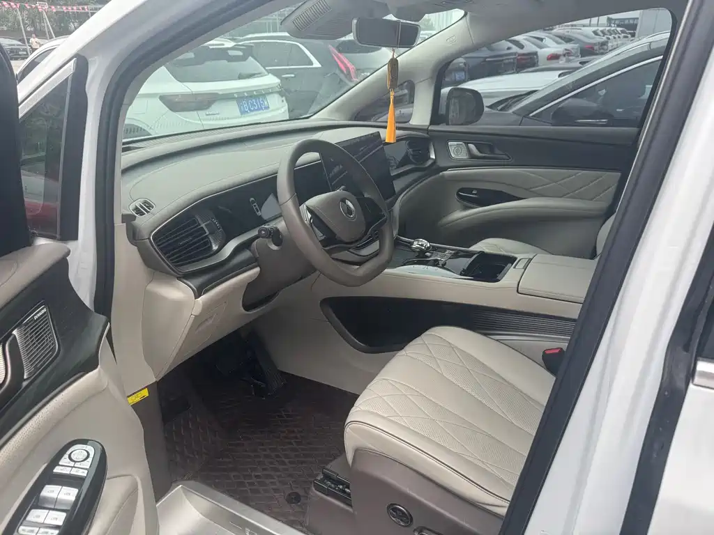 Denza D9 DM-i 970 4 WD Flagship