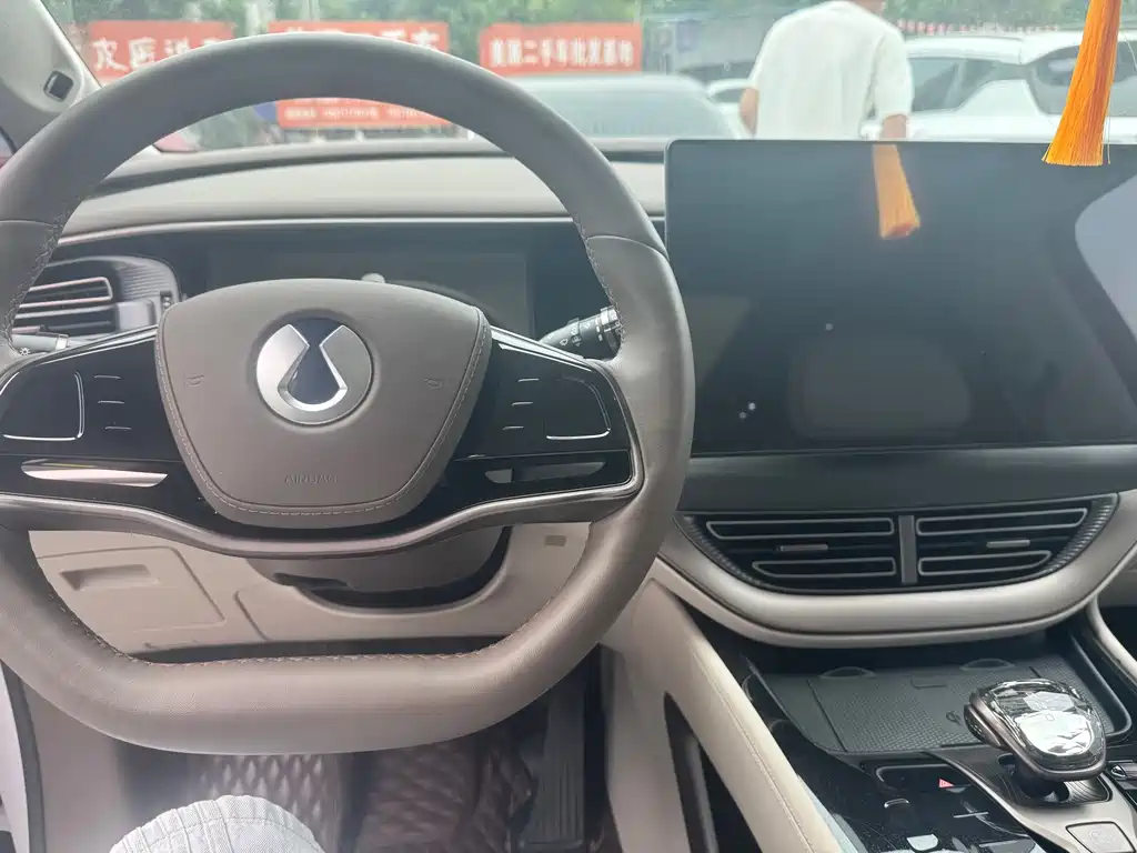 Denza D9 DM-i 970 4 WD Flagship