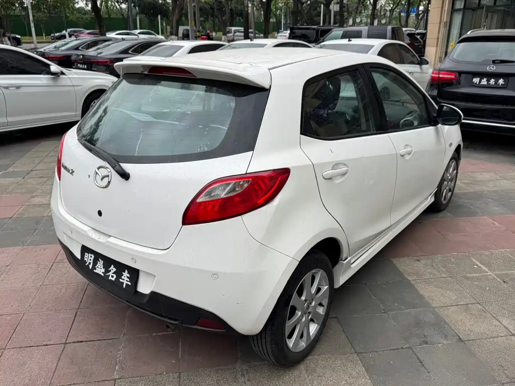 Mazda 2 Hatchback Dynamic Shine 1.5 L Auto Value