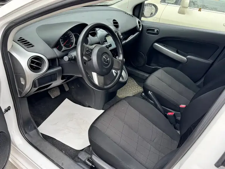 Mazda 2 Hatchback Dynamic Shine 1.5 L Auto Value