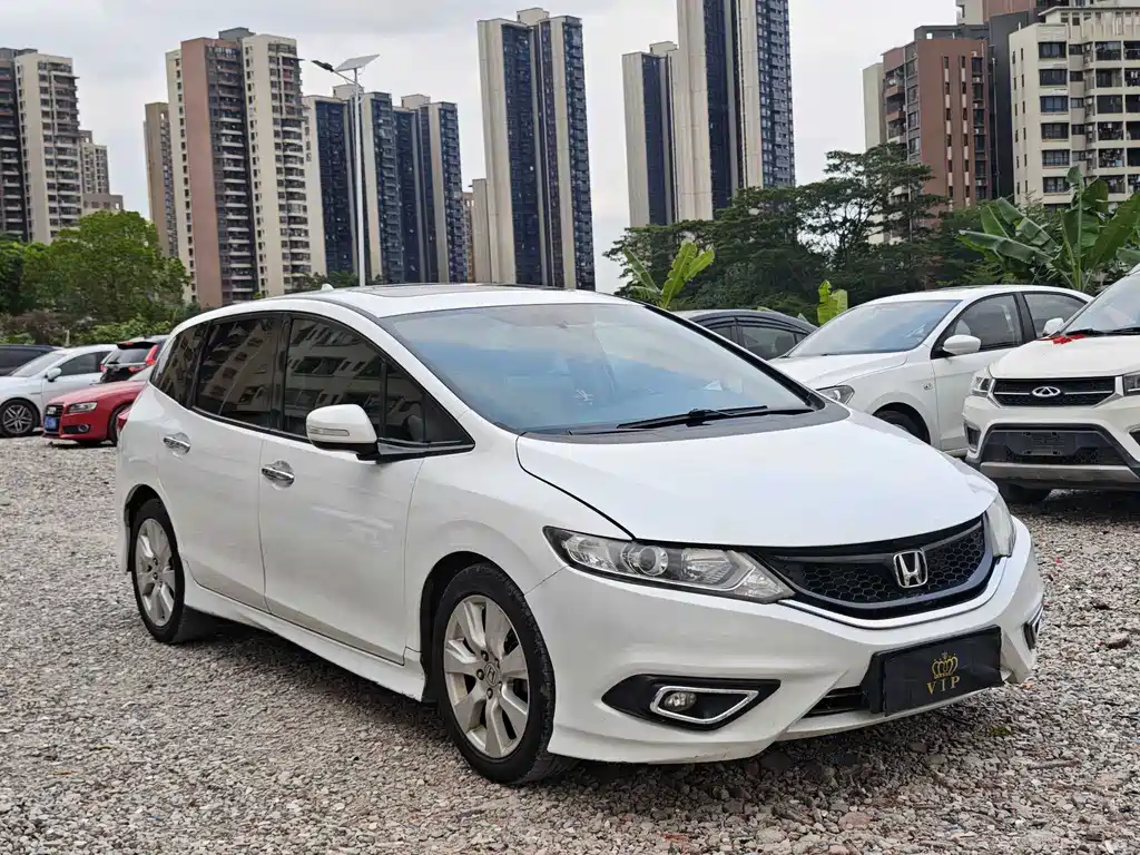 Jade 1.8 L CVT Luxury 5-seat