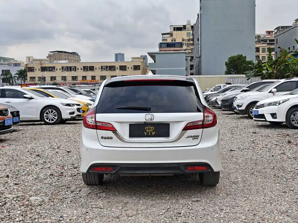 Jade 1.8 L CVT Luxury 5-seat