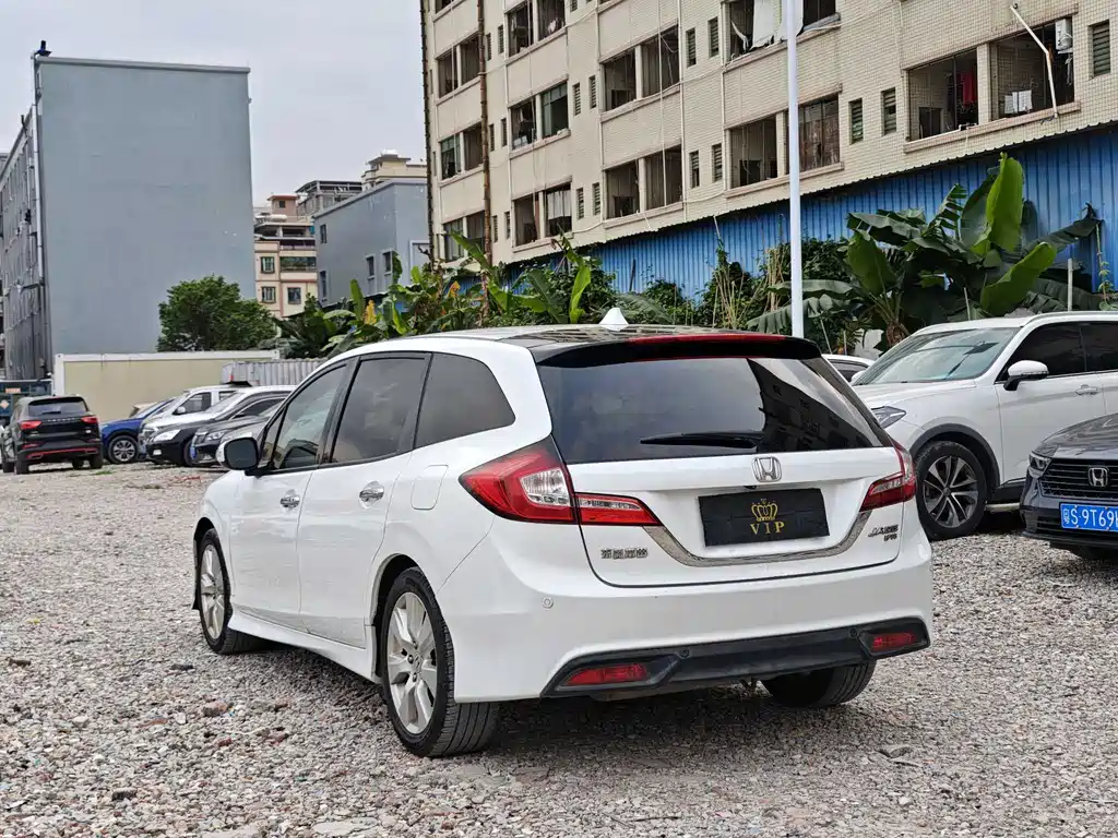 Jade 1.8 L CVT Luxury 5-seat