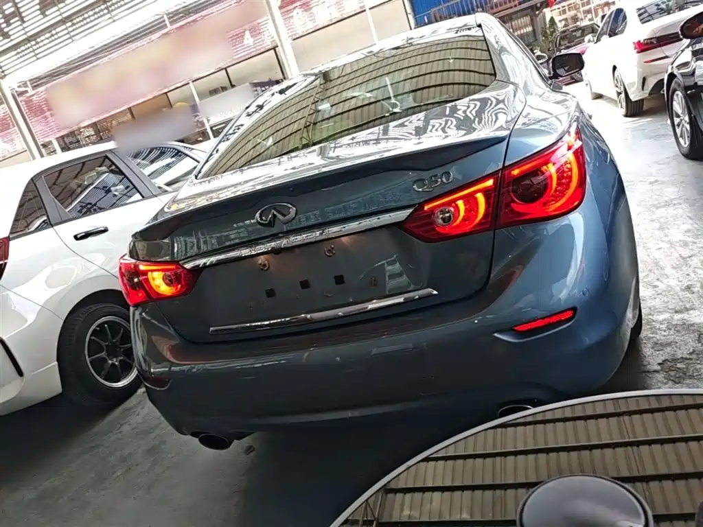 Infiniti Q50 2.0 T Comfort