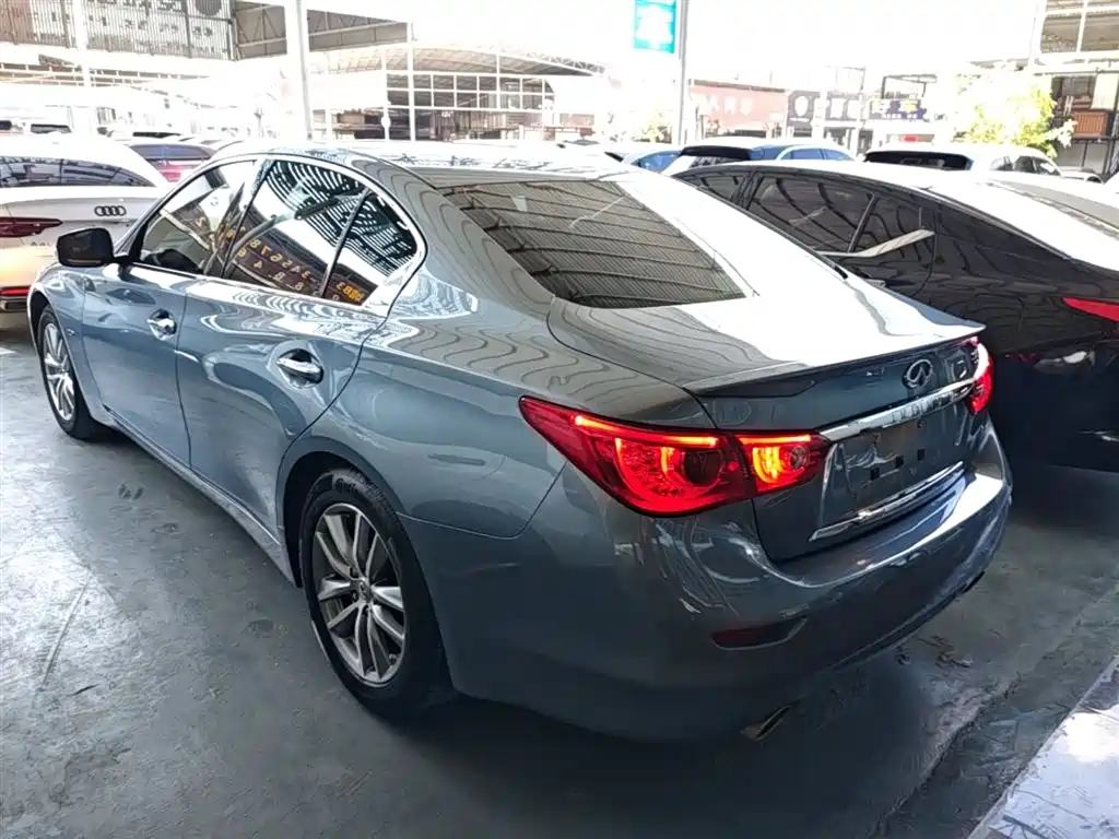 Infiniti Q50 2.0 T Comfort