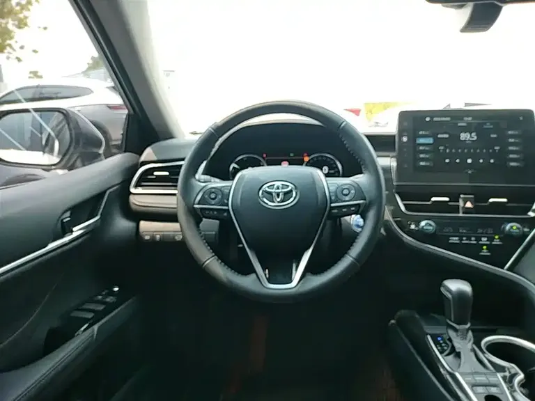 Toyota Camry Dual Engine 2.5 HG Luxury