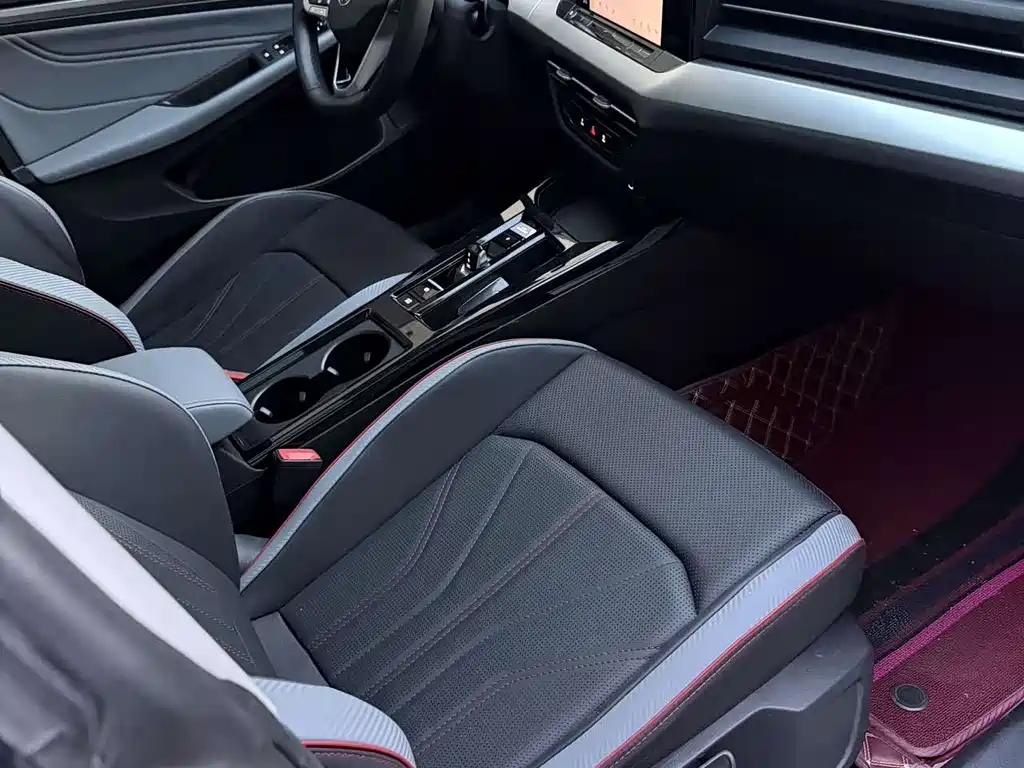 Lamando Lamando L 280 TSI DSG Dazzle Hot