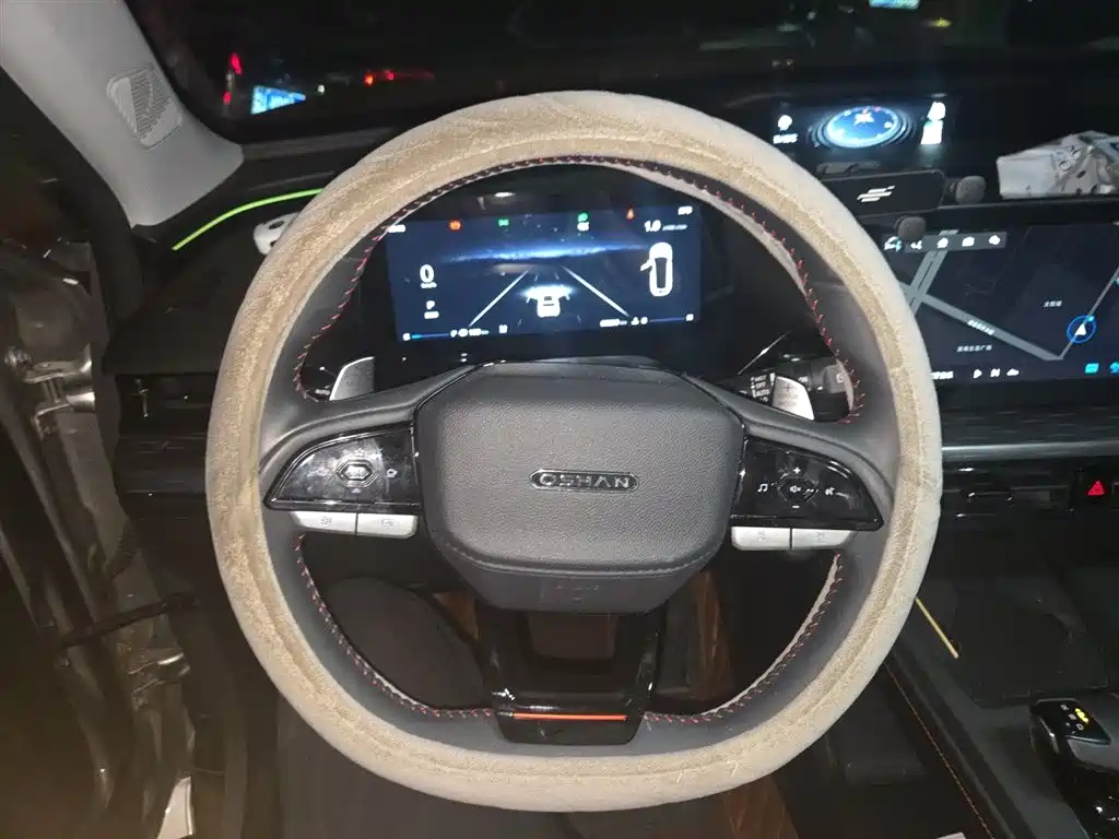 Changan Oshan Z6 Blue Whale 1.5 T DCT Smart Navigation