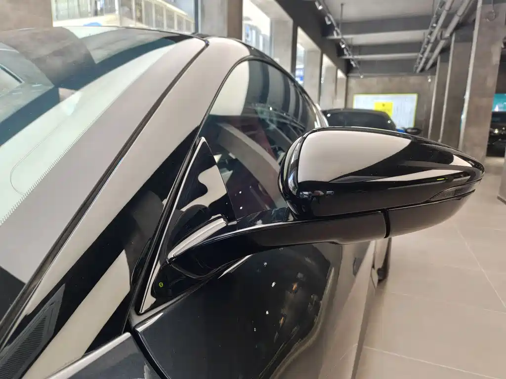 EMIRA 2.0 T DCT First Edition