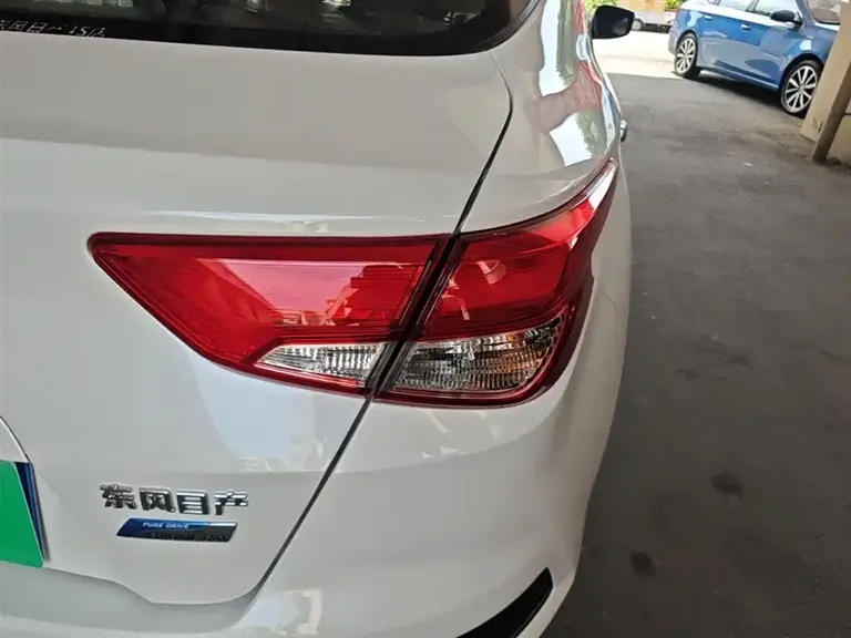Nissan Lannia 1.6 L CVT Connected Smart Cool CN-VI