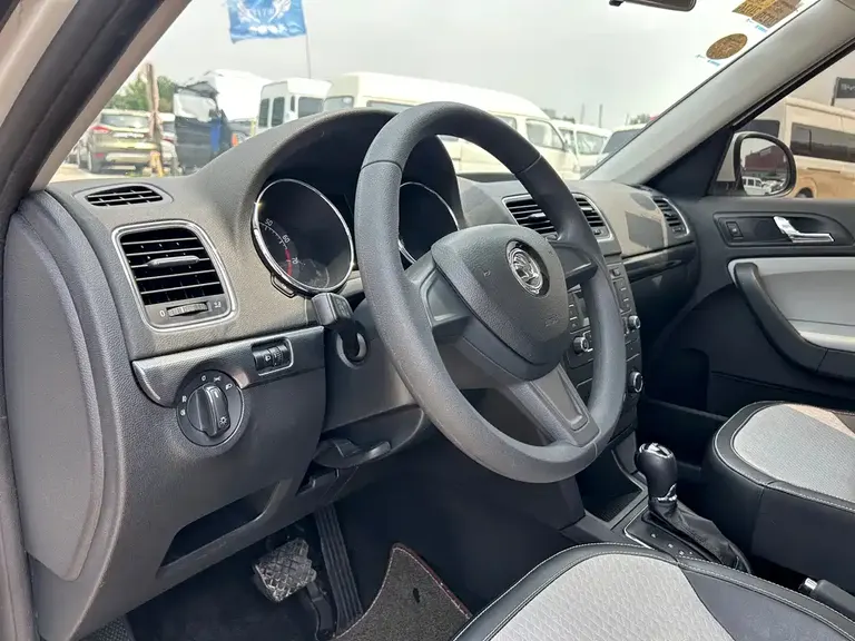 Skoda Yeti TSI280 DSG Forward