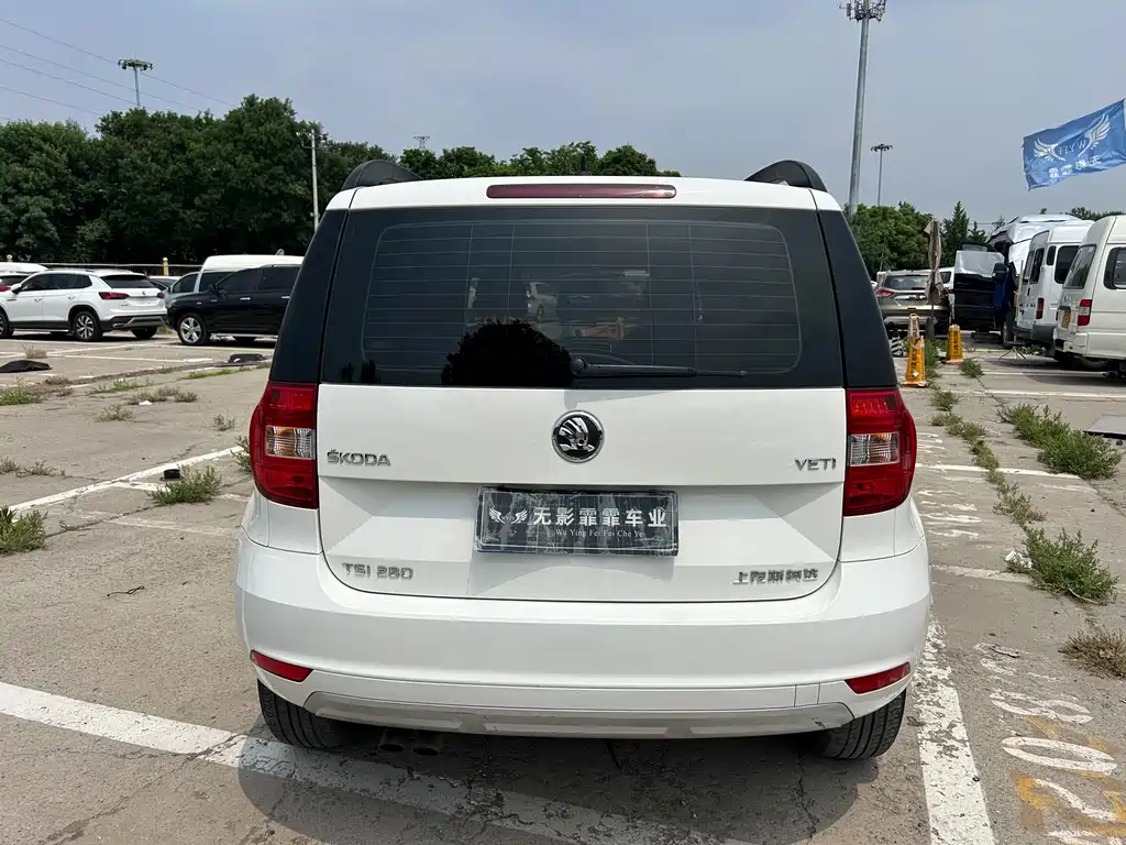 Yeti TSI280 DSG Forward