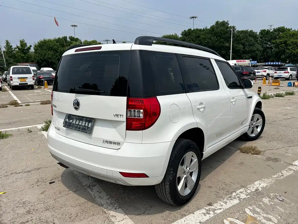Yeti TSI280 DSG Forward