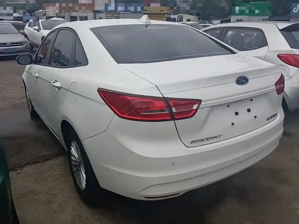 Escort 1.5 L Auto Comfort