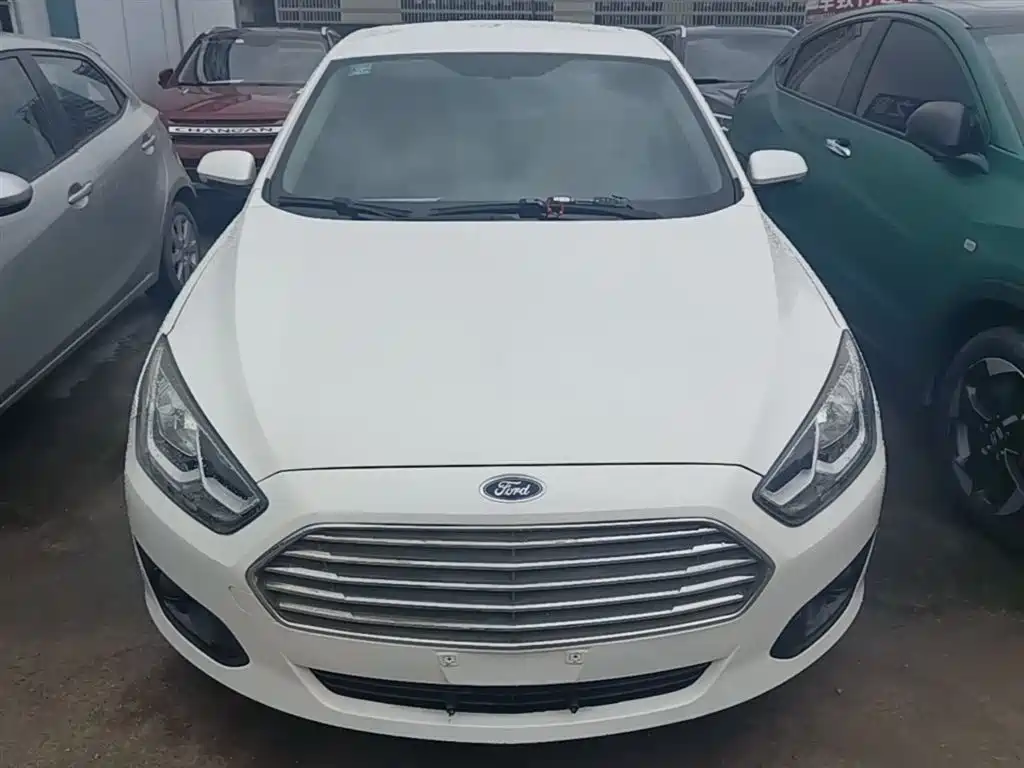 Escort 1.5 L Auto Comfort
