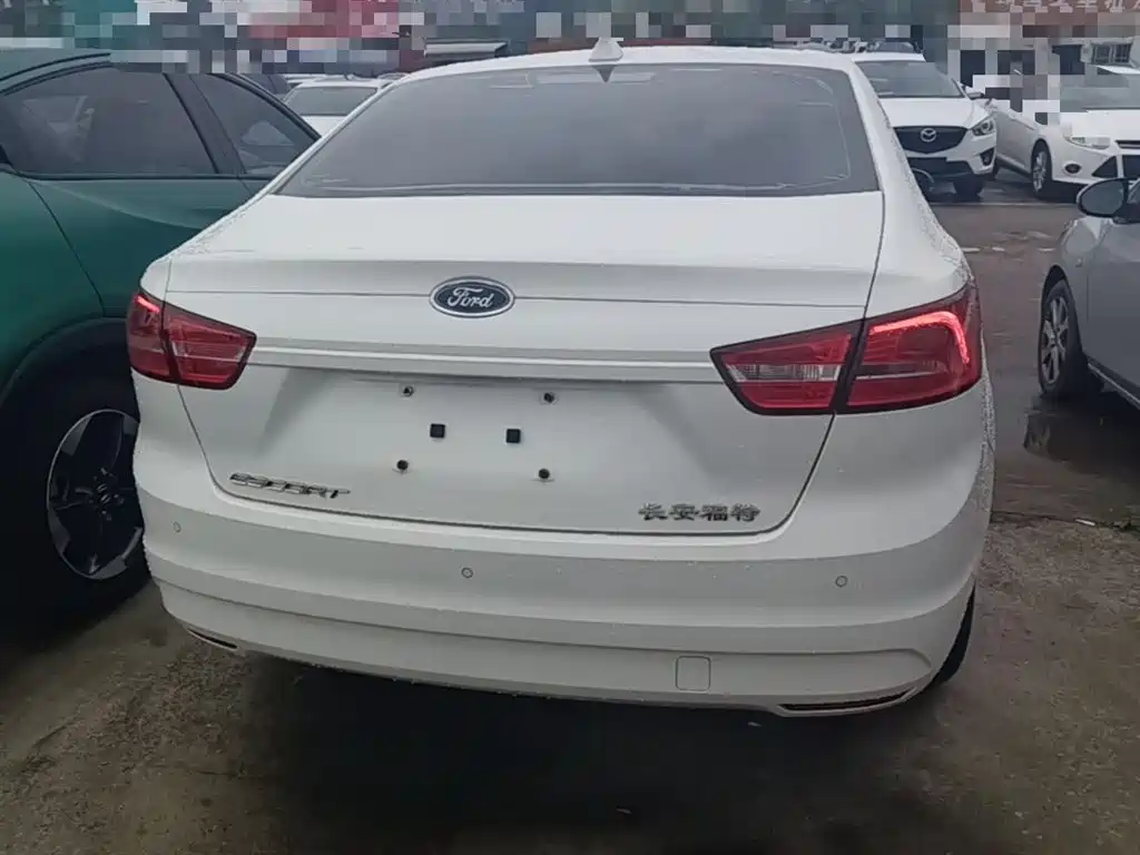Escort 1.5 L Auto Comfort