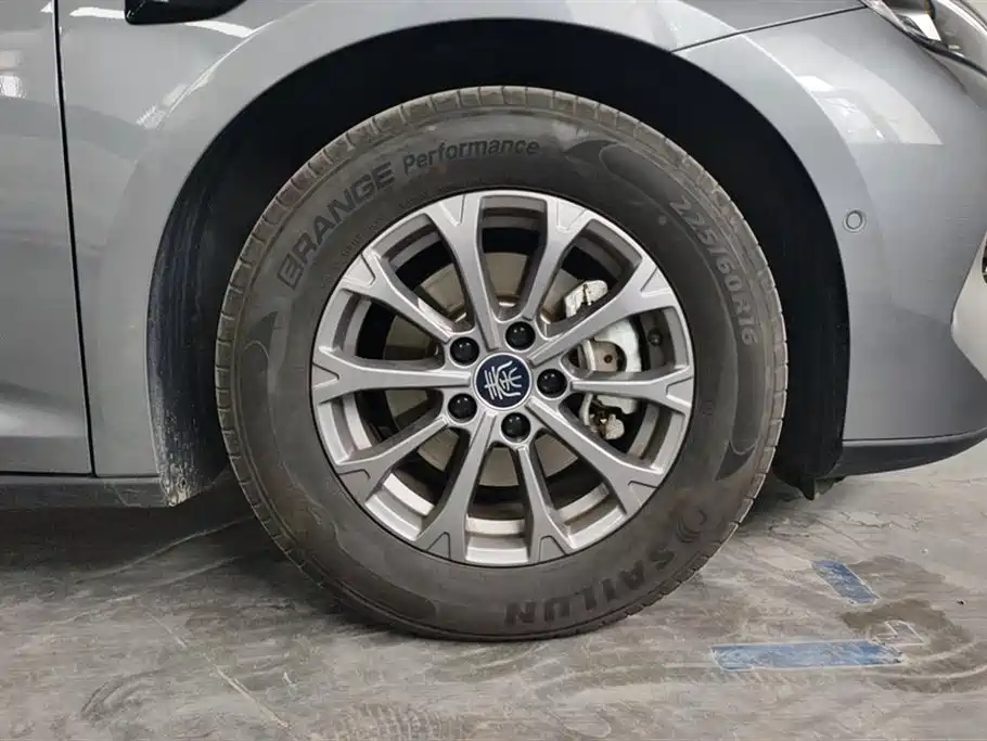 Qin L DM-i Smart Drive 80 KM Leading