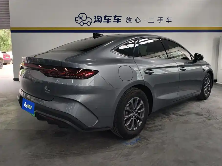 Qin L DM-i Smart Drive 80 KM Leading