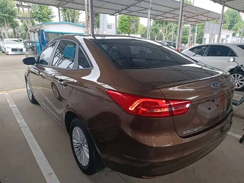 Escort 1.5 L Auto Comfort