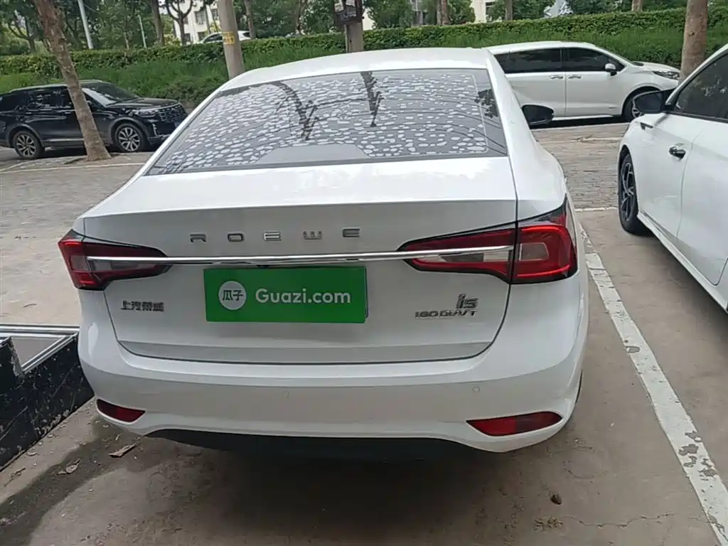 Roewe i5 1.5 L Auto 4 G Connected Leading Luxury Flagship