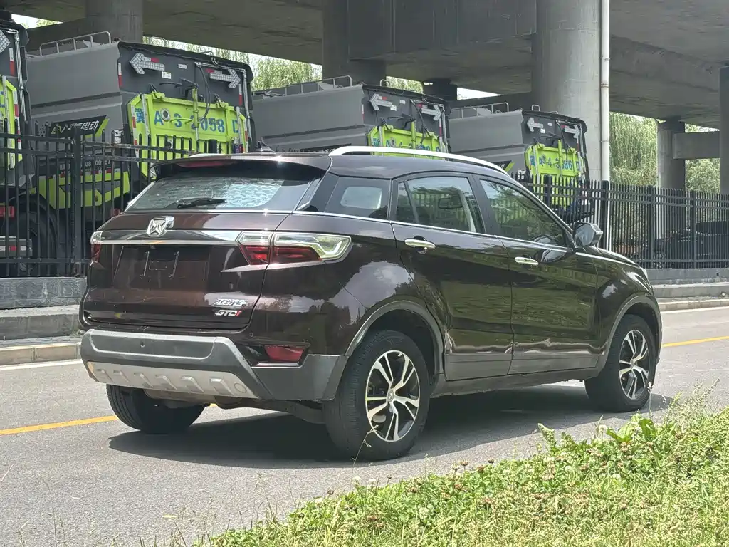 Yusheng S330 1.5 L GTDi Auto 2 WD Distinguished