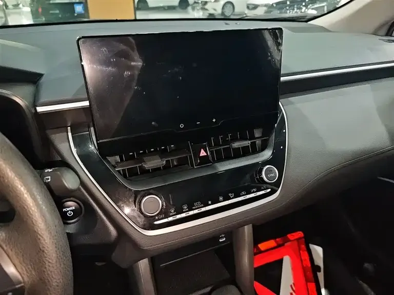 Toyota Frontlander 2.0 L Smart e-Hybrid Dual Engine Leading