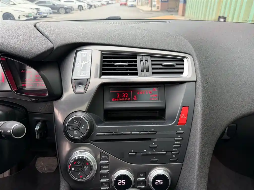 DS 5 1.6 T Luxury THP160