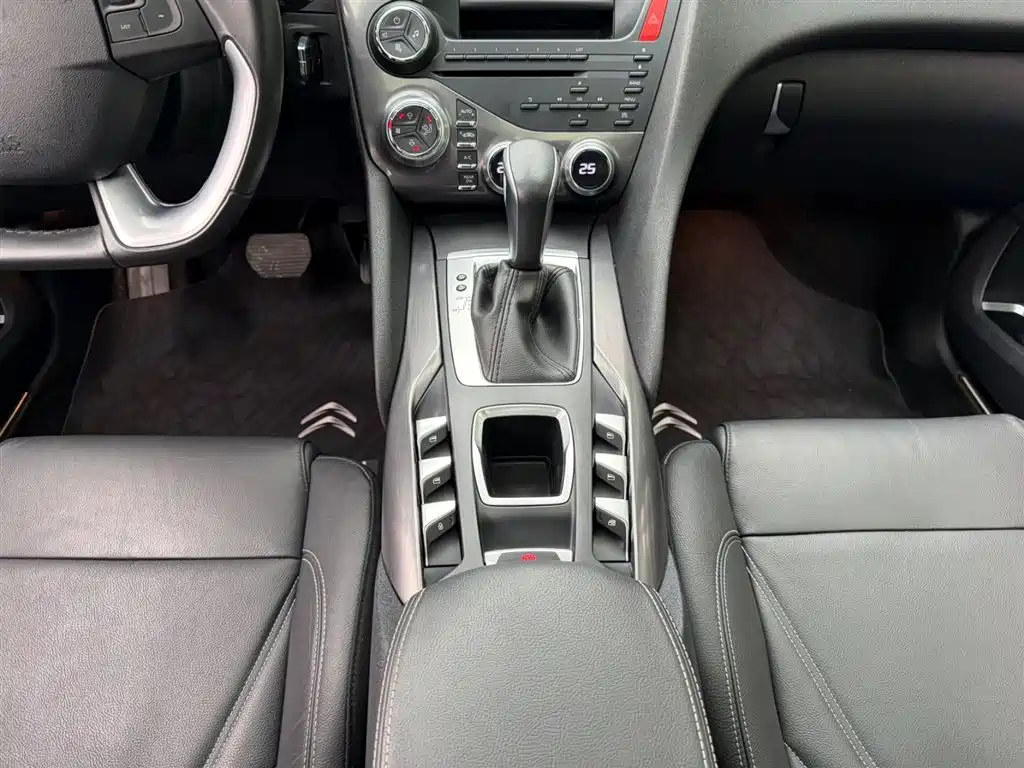 DS 5 1.6 T Luxury THP160