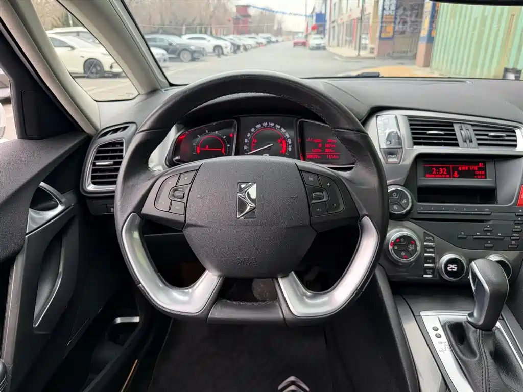 DS 5 1.6 T Luxury THP160