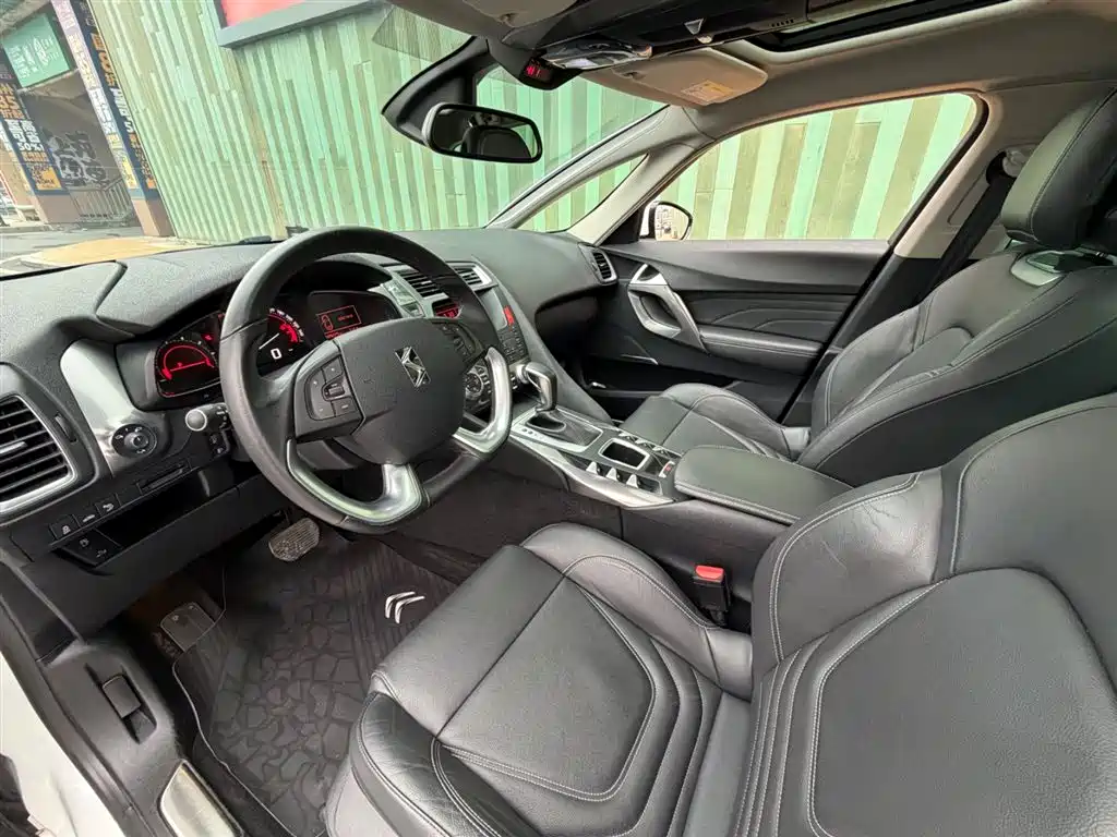 DS 5 1.6 T Luxury THP160