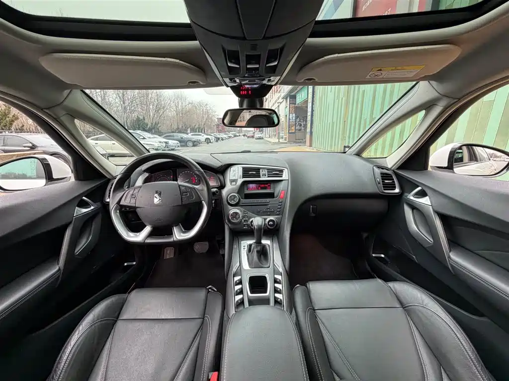 DS 5 1.6 T Luxury THP160