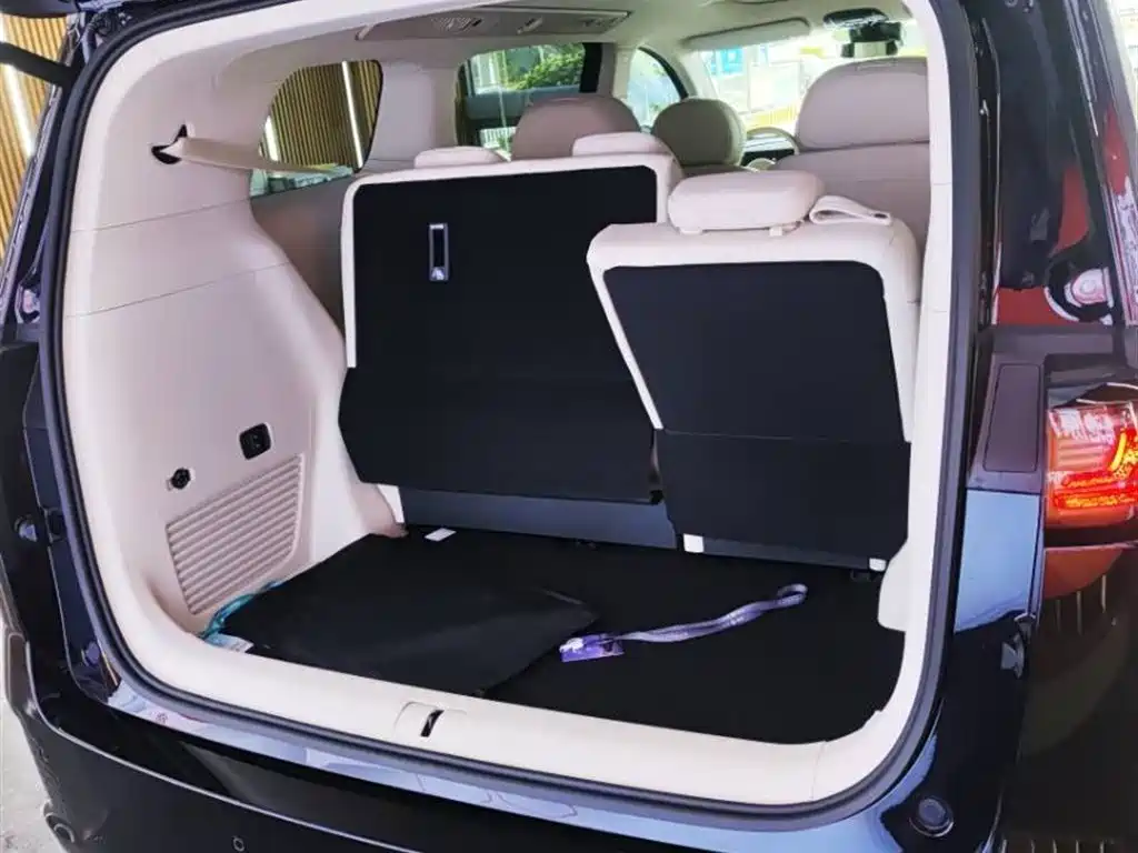 Voyah Dreamer PHEV 4 WD Distinguished Kunpeng