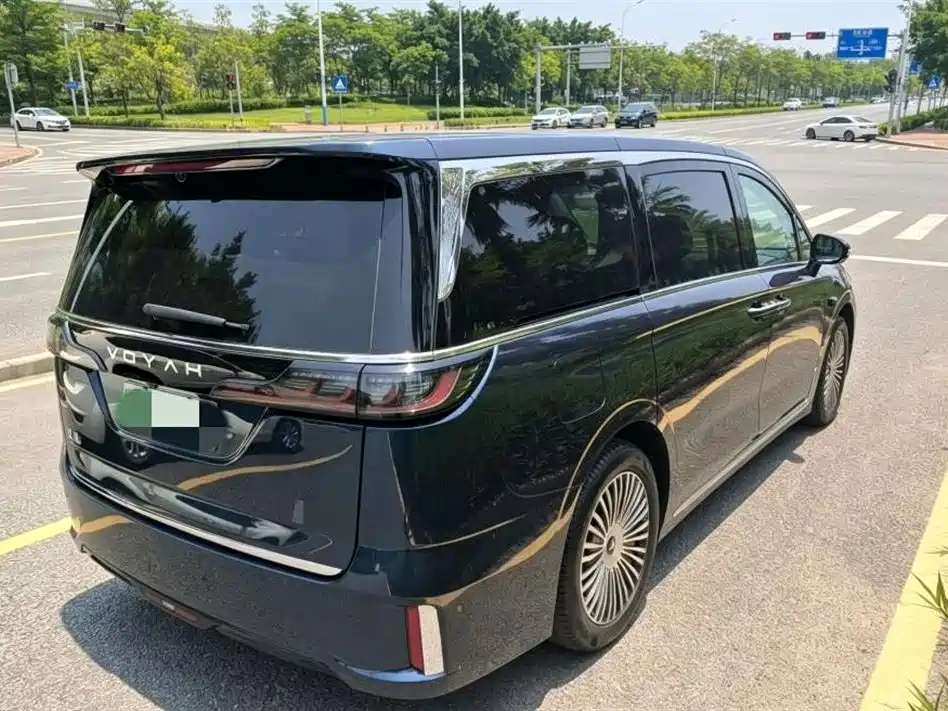 Voyah Dreamer PHEV 4 WD Distinguished Kunpeng