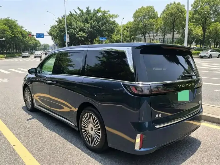 Voyah Dreamer PHEV 4 WD Distinguished Kunpeng