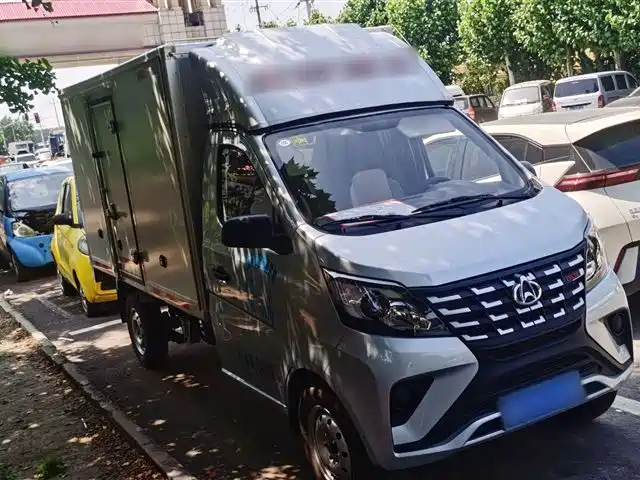 Changan Xingka 长安星卡 2024款 1.5 L GDI 单排长箱复合板厢货标准型