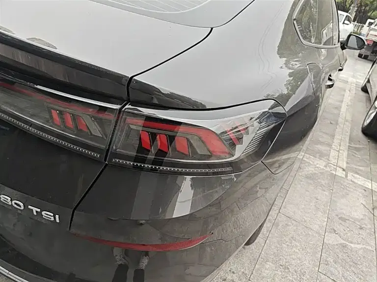Volkswagen Lamando Lamando L 280 TSI DSG Dazzle Hot