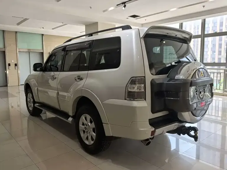 Mitsubishi Pajero (Import) 帕杰罗进口 2015款 3.0 L 自动精英超越版 国V